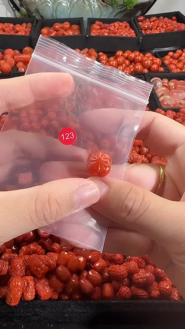 颈饰未镶嵌南红玛瑙1