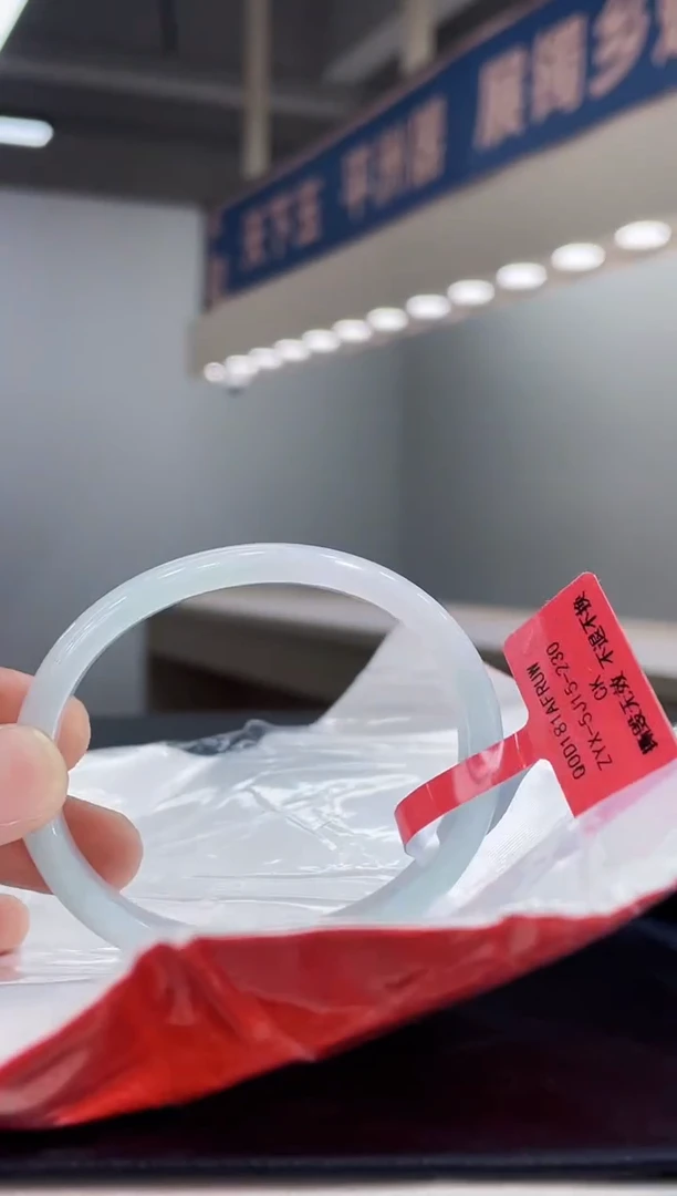 未镶嵌手镯（贵妃镯）翡翠12