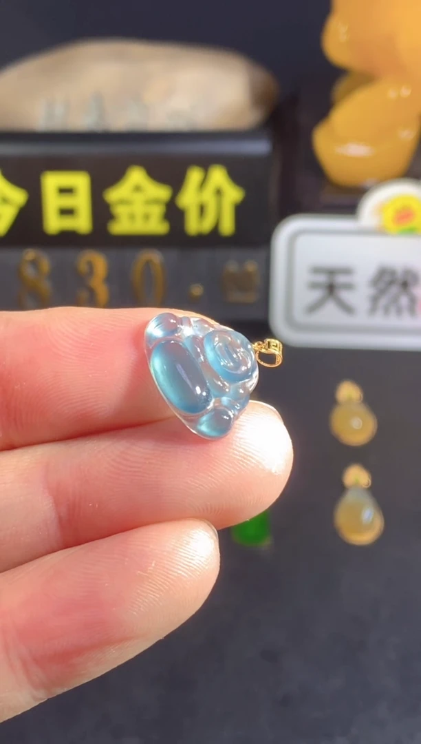 颈饰18K金镶嵌翡翠