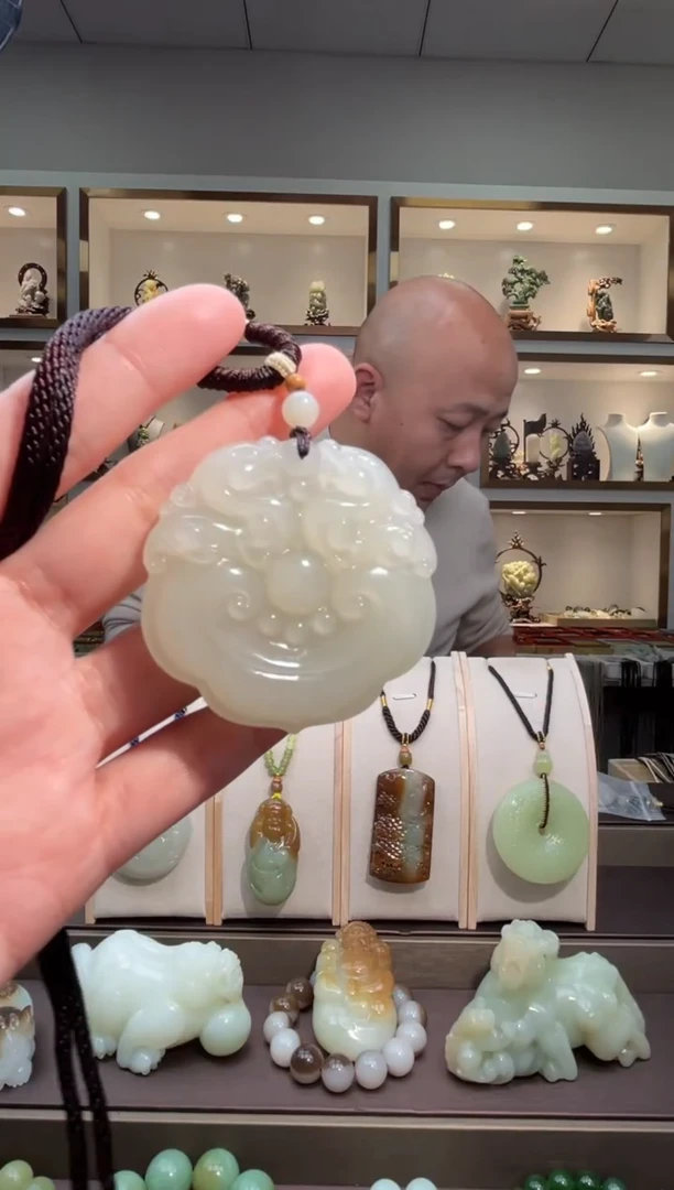 颈饰未镶嵌和田玉苏