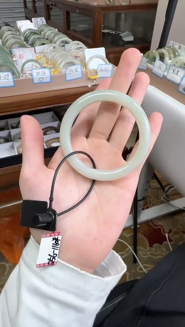 未镶嵌手镯和田玉56