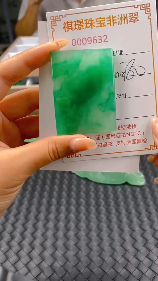 石英质玉未镶嵌颈饰9632