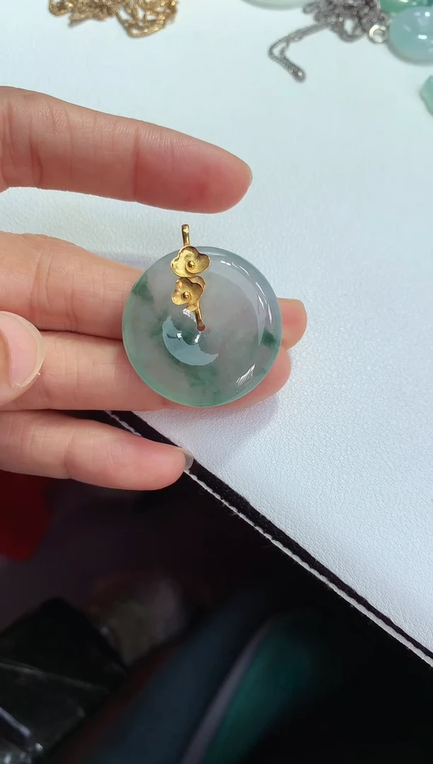 颈饰未镶嵌翡翠平安扣