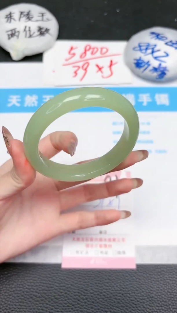 【闪购商品】石英质玉手镯未镶嵌81-58.6