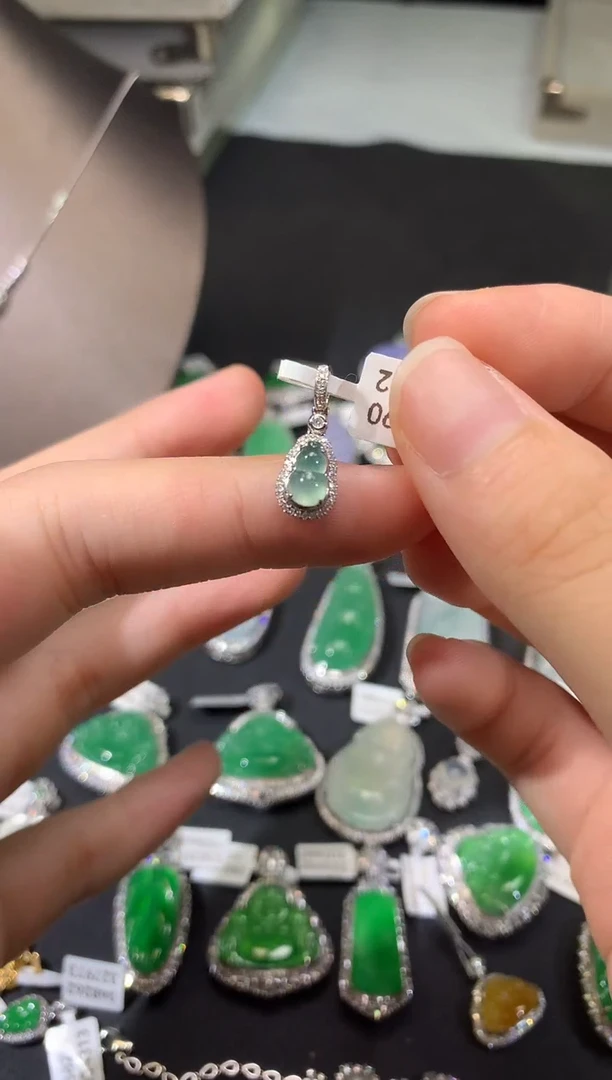 翡翠18K金镶嵌吊坠(不含链)吊坠