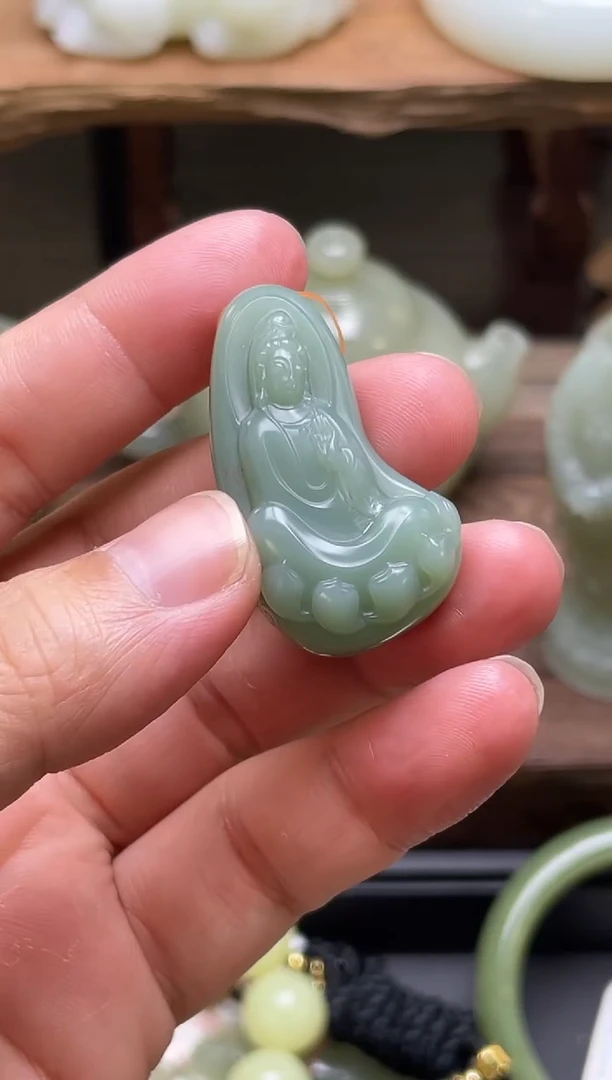 【闪购商品】和田玉吊坠未镶嵌俄料鸭蛋青 观音 80309