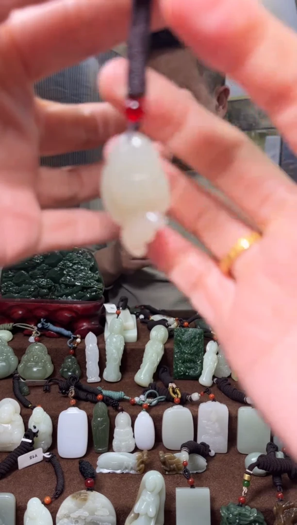 颈饰未镶嵌和田玉·