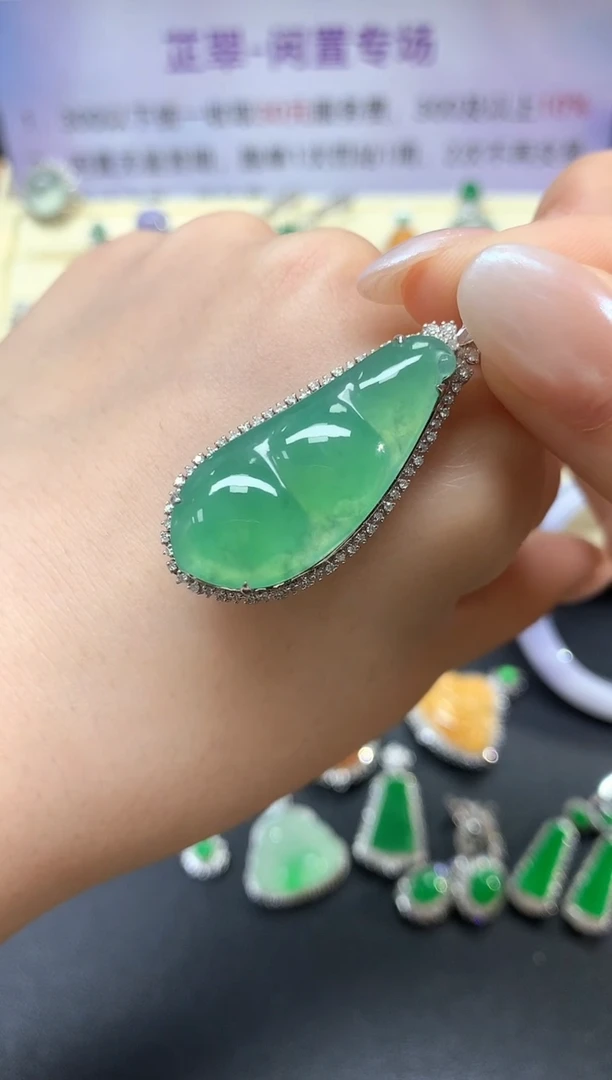 【闪购商品】翡翠吊坠(不含链)18K金镶嵌吊坠|9500+950