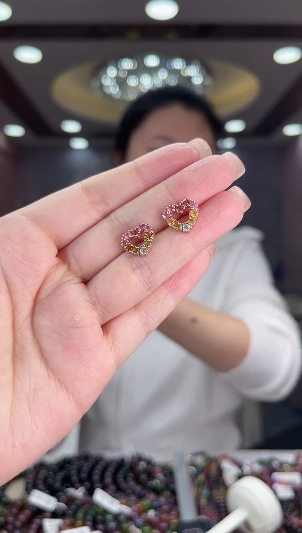【闪购商品】/未镶嵌碧玺碧玺耳钉多样性发货