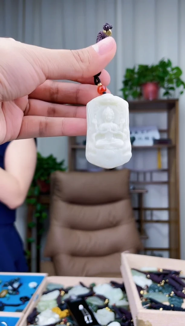 和田玉未镶嵌挂件拍一发一，多样性发货！