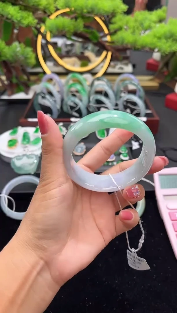 未镶嵌手镯翡翠手镯