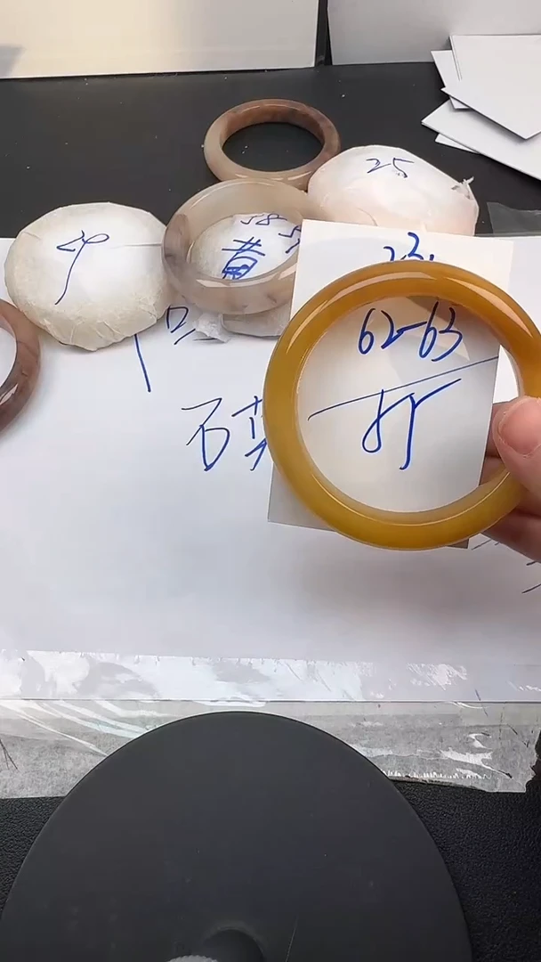 未镶嵌手镯石英质玉23/62-63