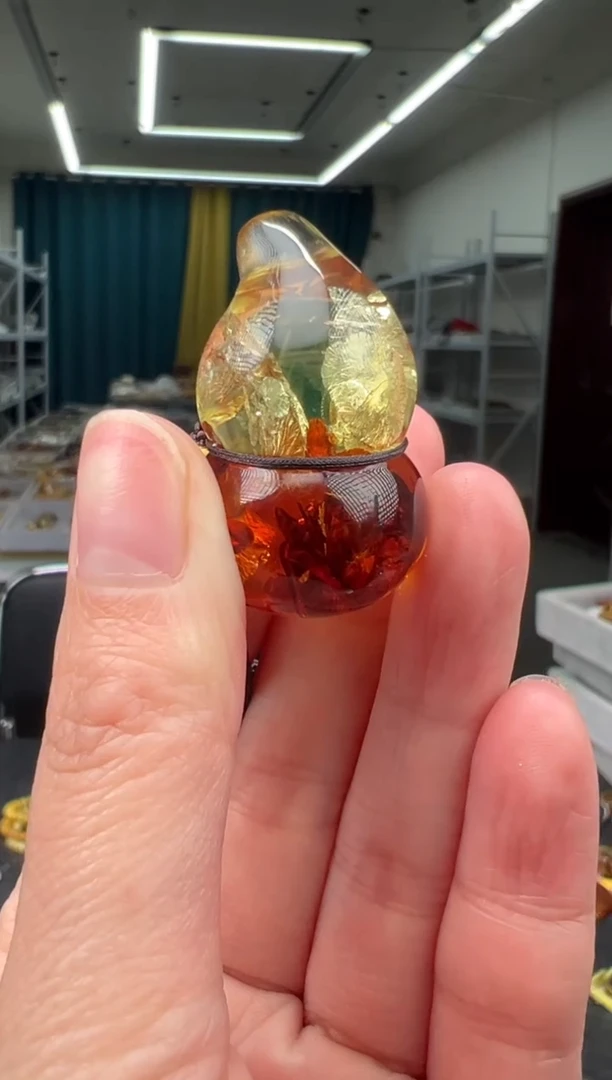 琥珀颈饰未镶嵌葫芦