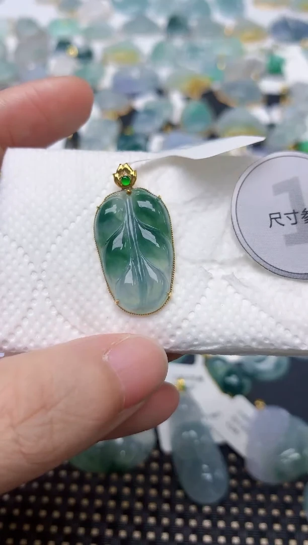 颈饰18K金镶嵌翡翠天然缅甸A货翡翠