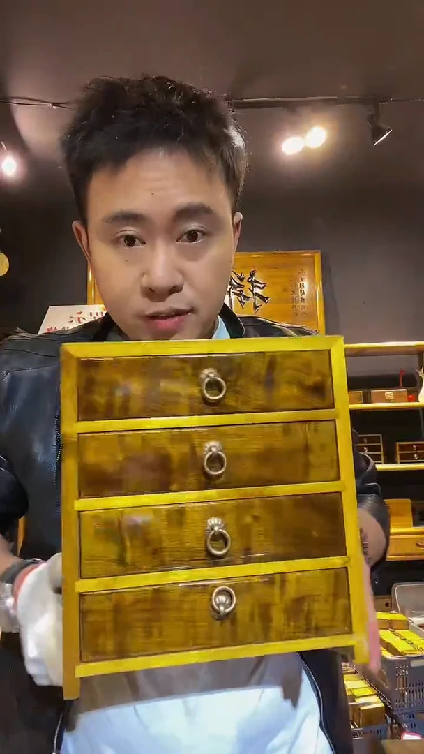 木金丝楠木制品四斗柜