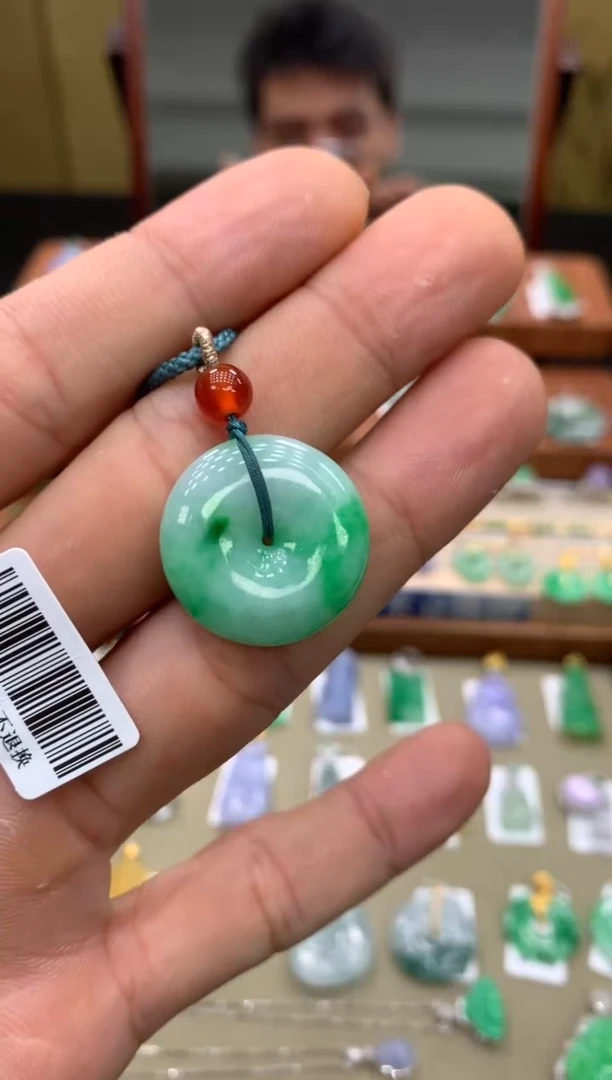 颈饰未镶嵌翡翠平安扣