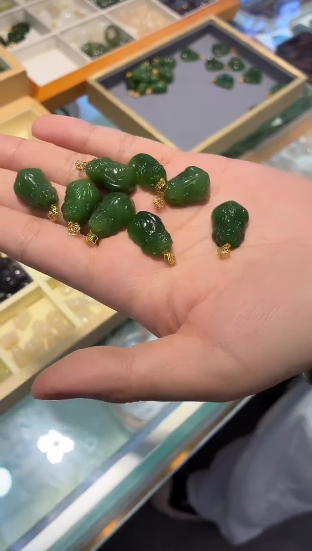 和田玉18K金镶嵌吊坠(不含链)多样性发一