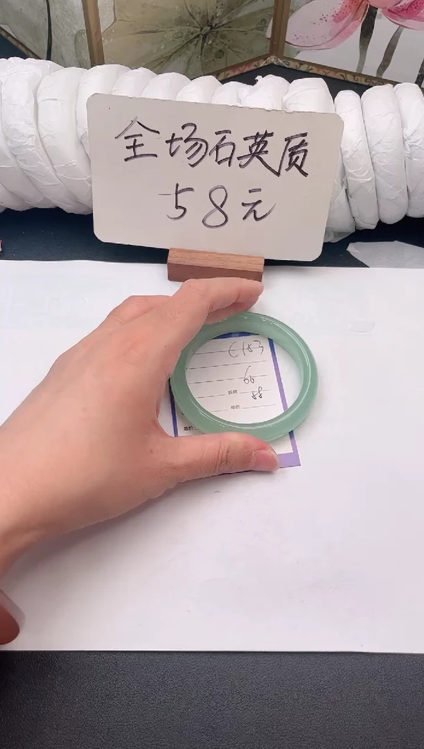 未镶嵌手镯石英质玉C153