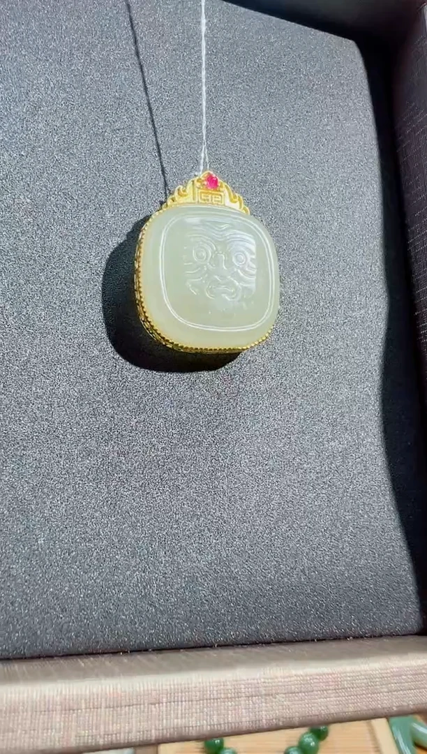 未镶嵌手镯和田玉兽面