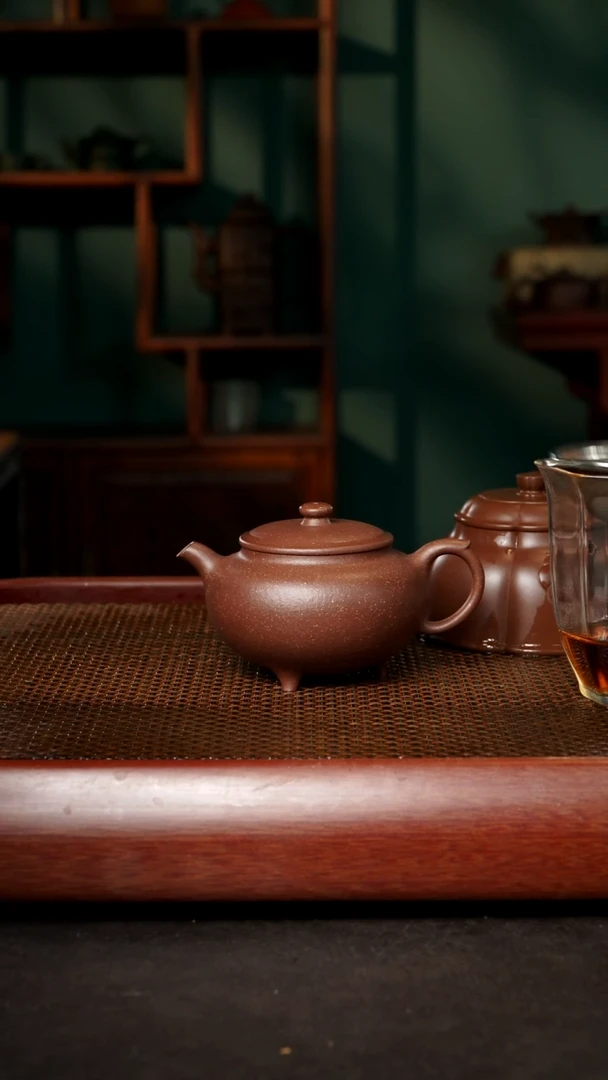 茶壶紫砂11三足宝鼎210cc