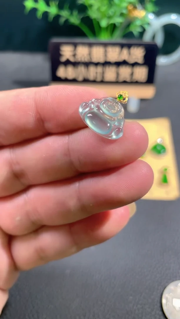 翡翠18K金镶嵌颈饰翡翠