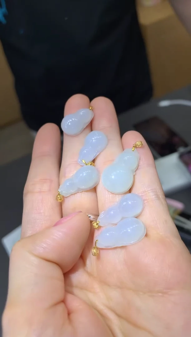 颈饰18K金镶嵌翡翠|不退不换多样性发一