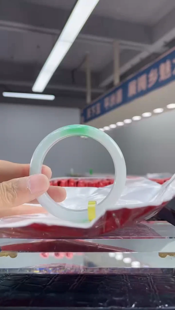 翡翠手镯未镶嵌手镯6