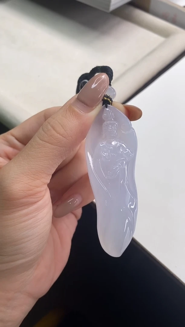 翡翠未镶嵌颈饰站观音