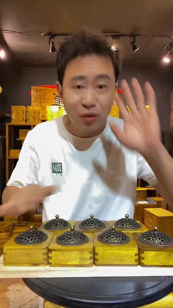 木金丝楠木制品香炉一个