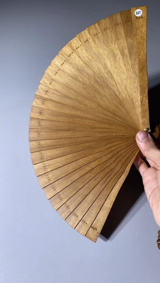 【闪购商品】金丝楠木雕507号18cm金丝楠木小叶桢楠扇子