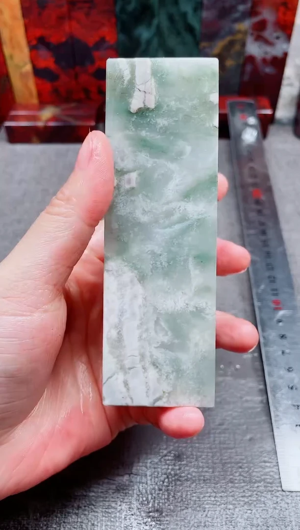 玉桂林鸡血玉石素章白绿贵妃1