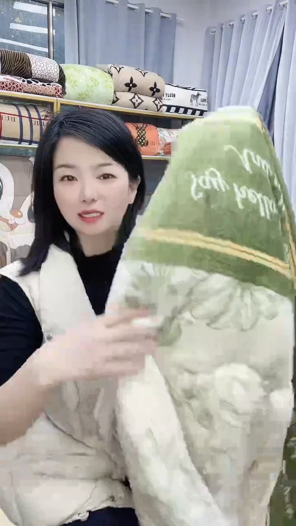 牛奶绒200*230白内里蝴蝶花开被子