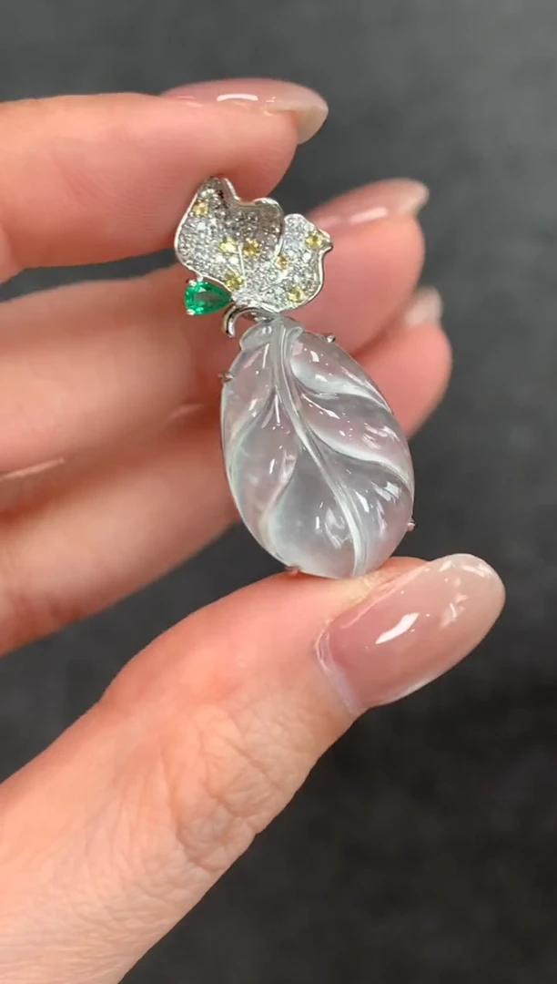 翡翠18K金镶嵌吊坠(不含链)芭蕉叶吊坠9800