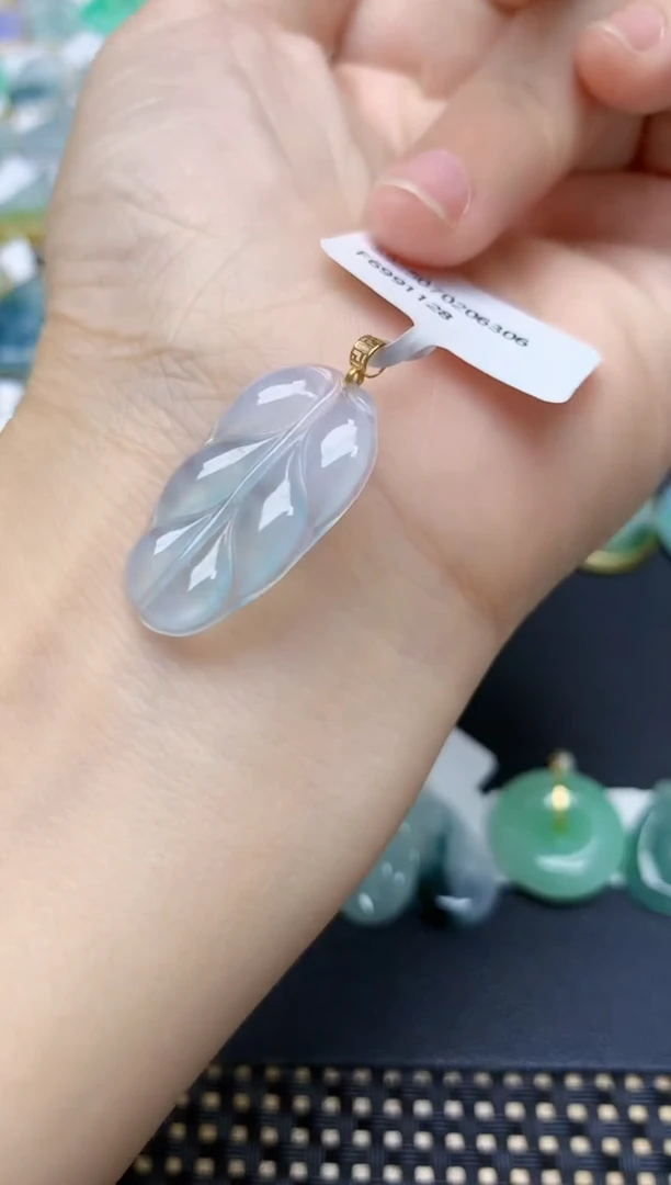 翡翠18K金镶嵌颈饰天然缅甸A货翡翠