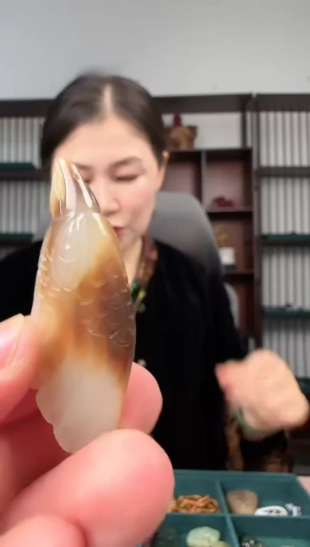 颈饰未镶嵌和田玉吊坠