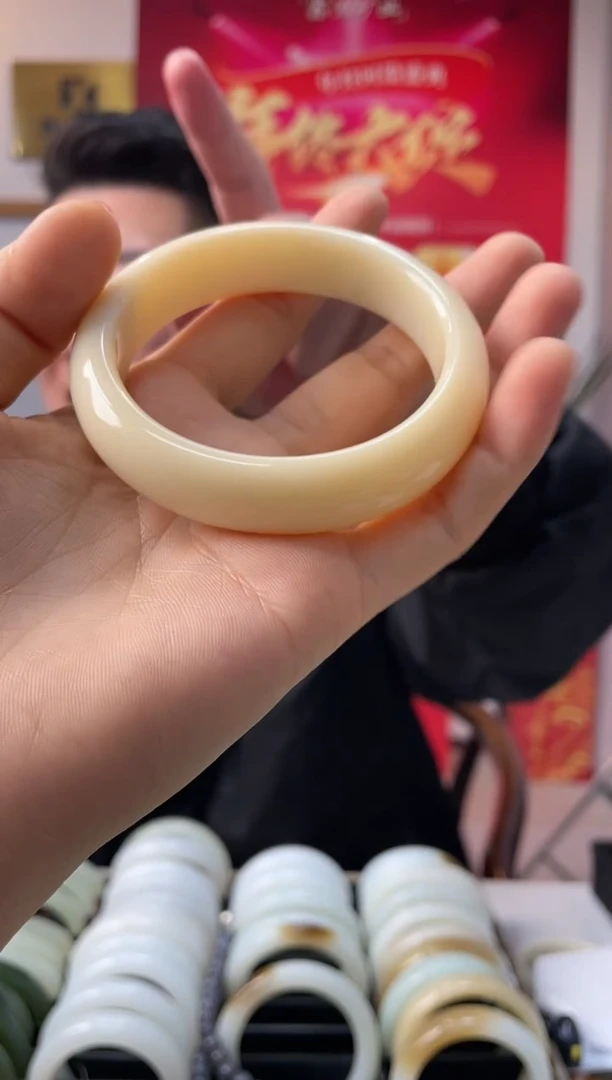 【闪购商品】和田玉手镯未镶嵌藕糖底宽条备注圈口多样性发一件