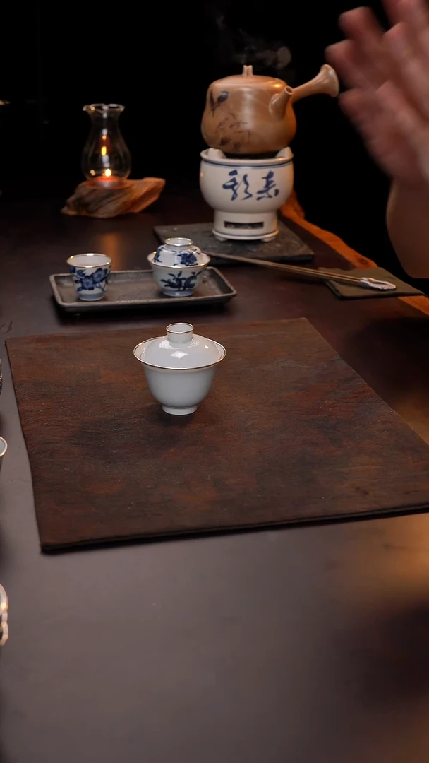 超薄胎底部诗文盖碗三包银口