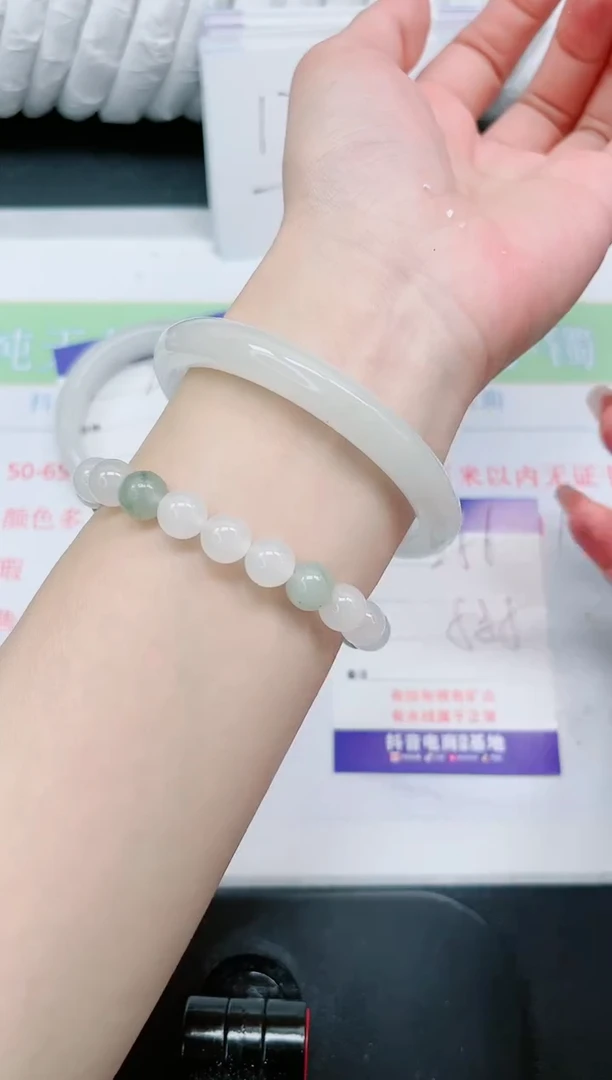 【闪购商品】石英质玉手镯未镶嵌256