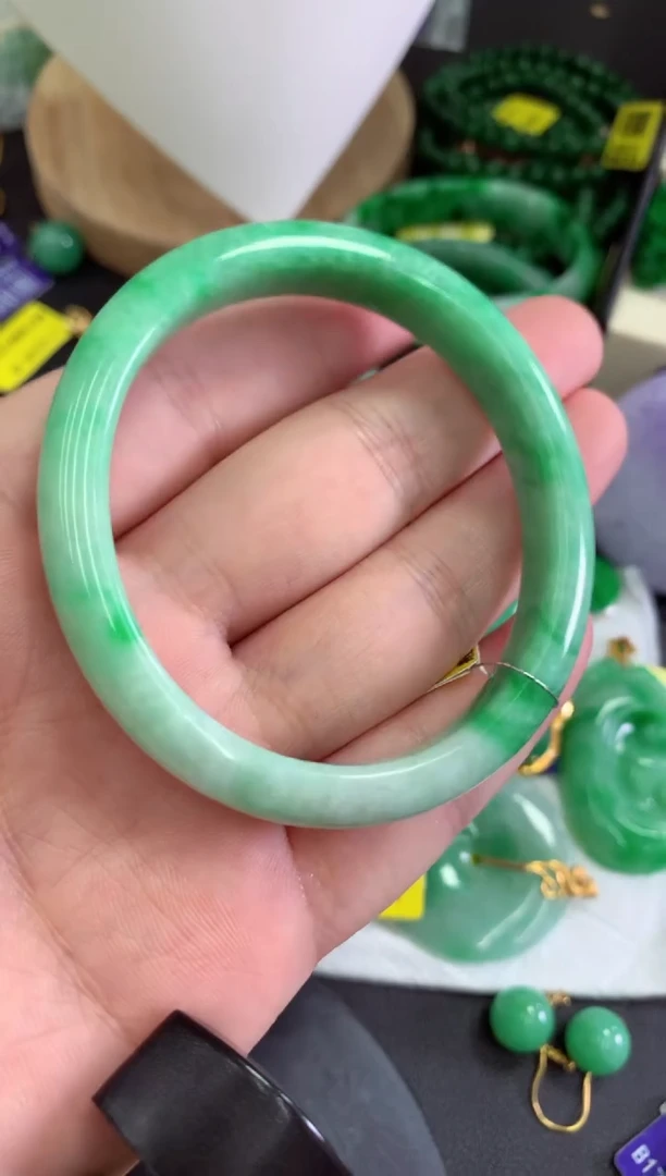 颈饰未镶嵌翡翠挂件