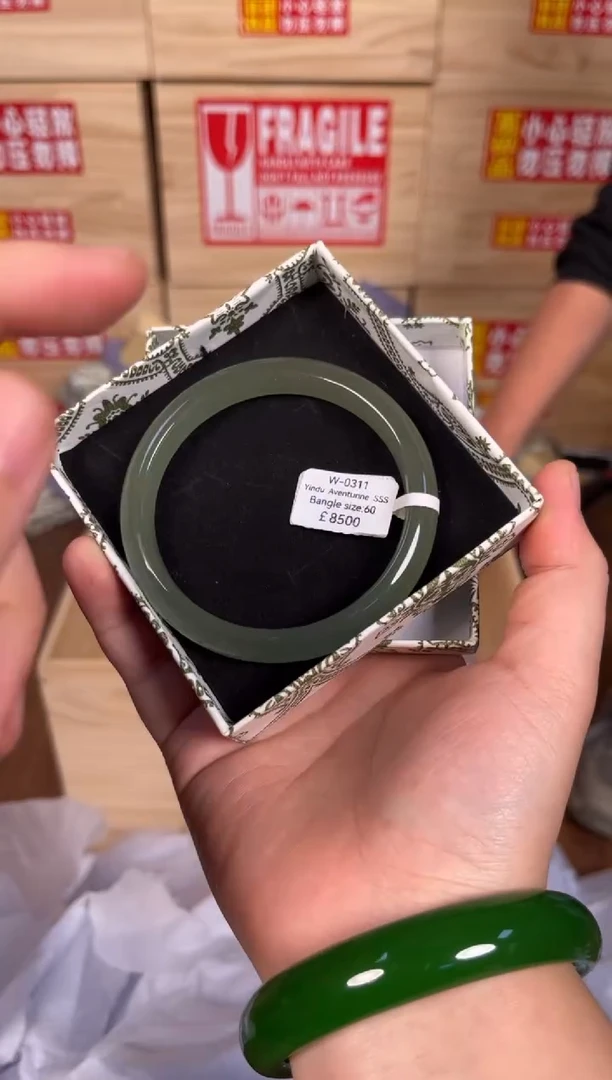 未镶嵌手镯石英质玉W0311