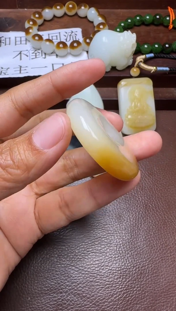 未镶嵌和田玉挂件和田玉挂件