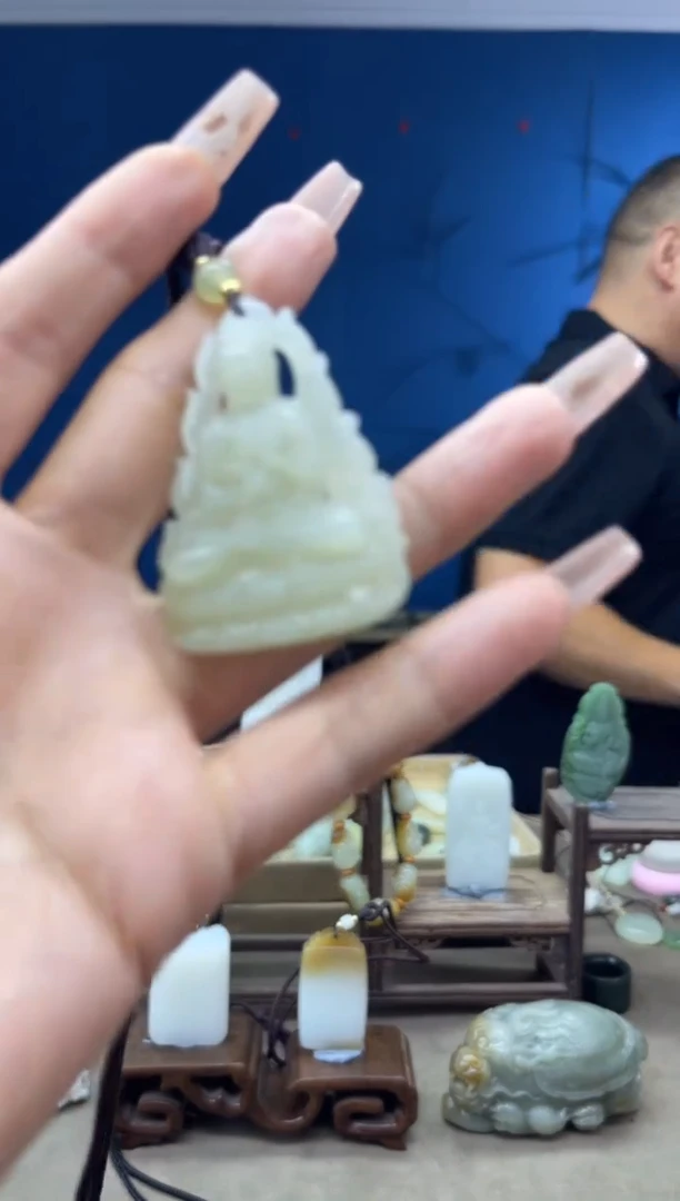 和田玉未镶嵌颈饰1