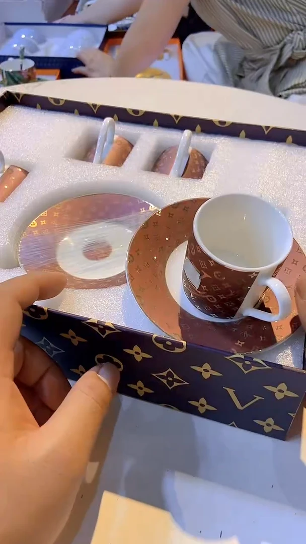 杯鸿辉家品牌瓷器，京东包邮！