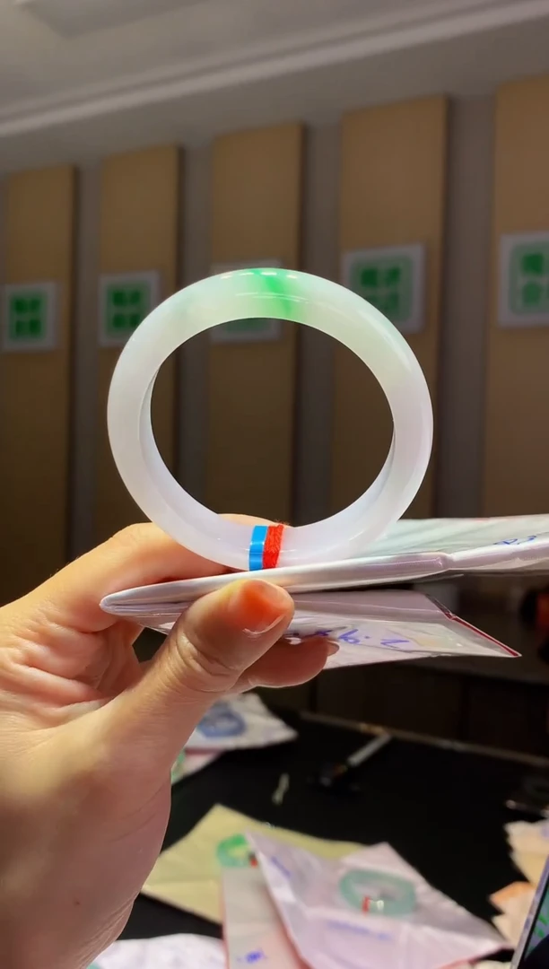 未镶嵌手镯翡翠-Q32 圈口52.5