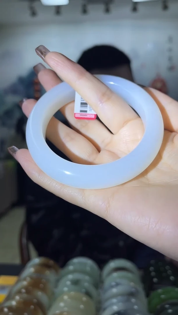 【闪购商品】和田玉手镯未镶嵌60圈口仅一只