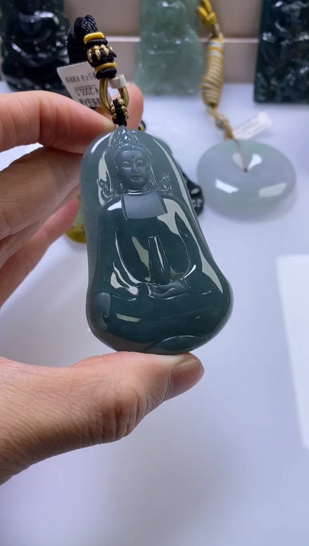 颈饰未镶嵌翡翠