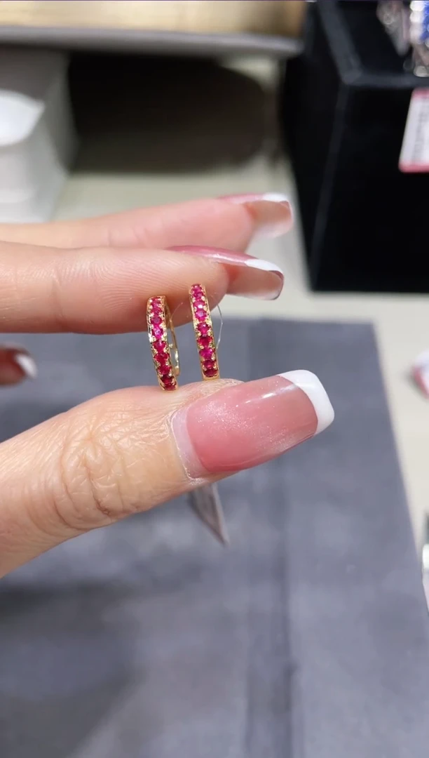 18K金镶嵌天然红宝石耳饰 大版