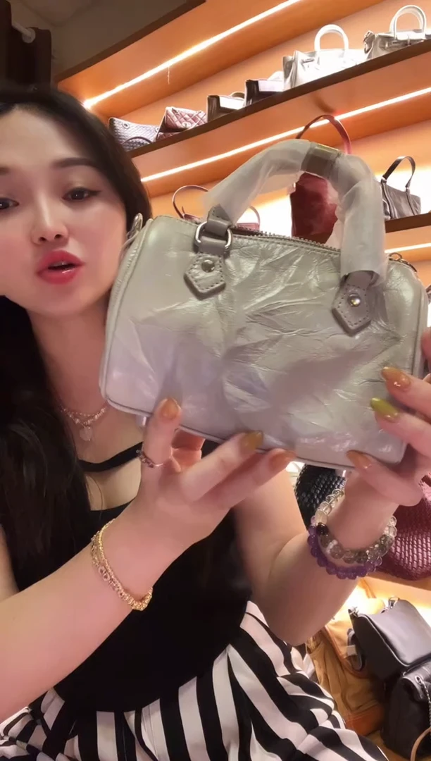 牛皮高端订制时尚百搭女士手提斜跨包包