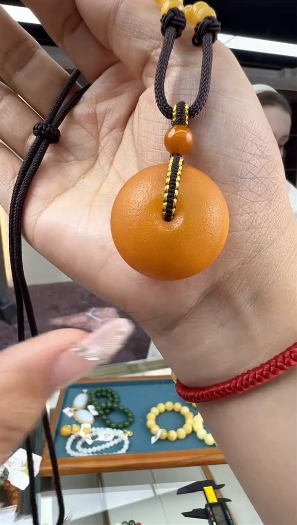 【闪购商品】琥珀颈饰未镶嵌36秒拍号