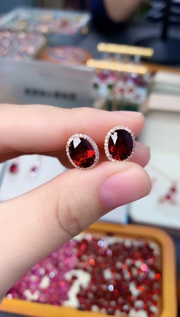 【闪购商品】石榴石耳钉银S925镶嵌天然